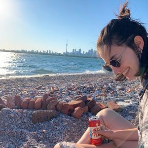 Meet your Posher, Leila